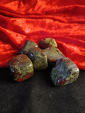 Pierre naturelle cubique calibre AA - Sang de Dragon d'Afrique